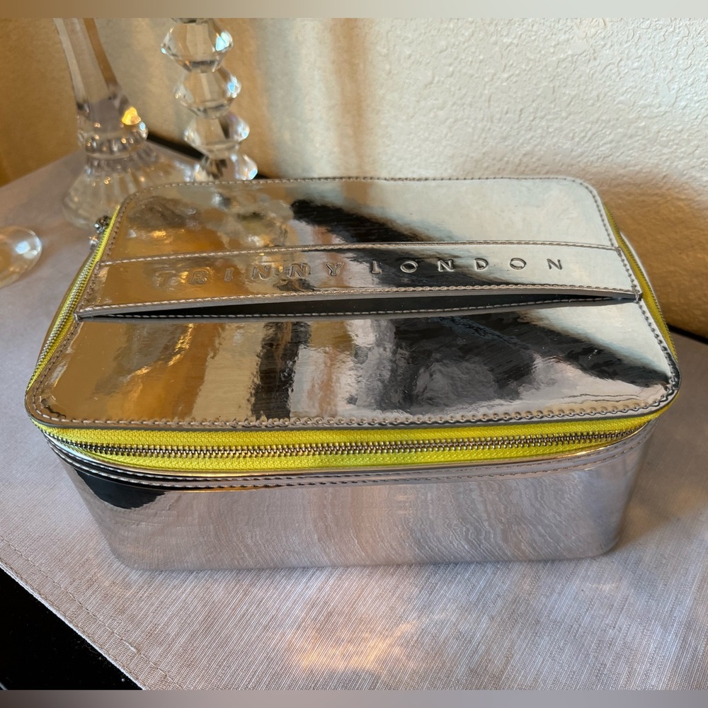 Trinny London THE CHELSEA Large Makeup Bag